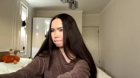Snapshot of gussietackitt chatting on 05.12.26 Alana online show from 05.12.26