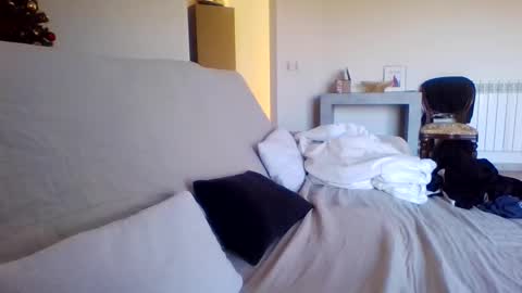 Snapshot of guy2015big chatting on 11.28.25 Flo online show from 11.28.25