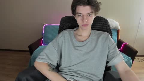 Snapshot of guy_liam1 chatting on 12.02.24 guy_liam1 online show from 12.02.24