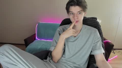 Snapshot of guy_liam1 chatting on 12.05.24 guy_liam1 online show from 12.05.24