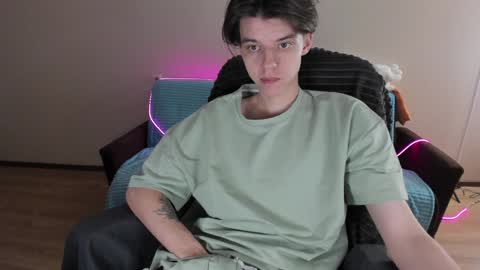 Snapshot of guy_liam1 chatting on 12.23.24 guy_liam1 online show from 12.23.24