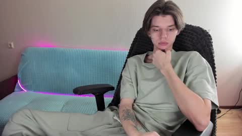 Snapshot of guy_liam1 chatting on 02.13.25 guy_liam1 online show from 02.13.25