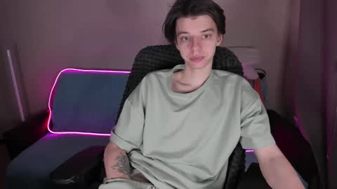 Snapshot of guy_liam1 chatting on 02.14.25 guy_liam1 online show from 02.14.25