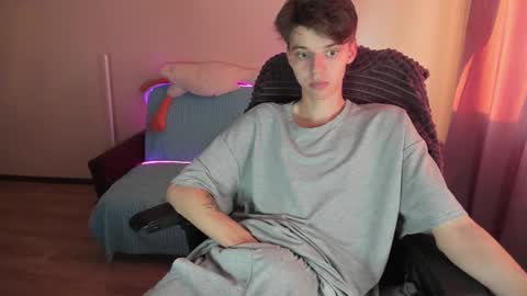 Snapshot of guy_liam1 chatting on 10.01.25 guy_liam1 online show from 10.01.25