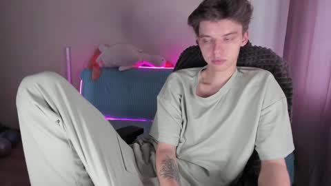 Snapshot of guy_liam1 chatting on 10.15.25 guy_liam1 online show from 10.15.25