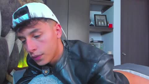 Snapshot of guy_twinks chatting on 01.14.25 Gabriel online show from 01.14.25