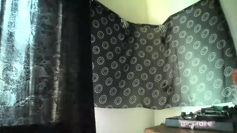 Snapshot of guyst049 chatting on 09.21.25 guyst049 online show from 09.21.25