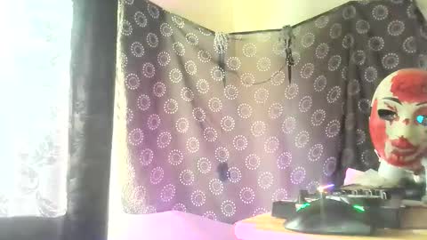 Snapshot of guyst049 chatting on 10.18.25 guyst049 online show from 10.18.25