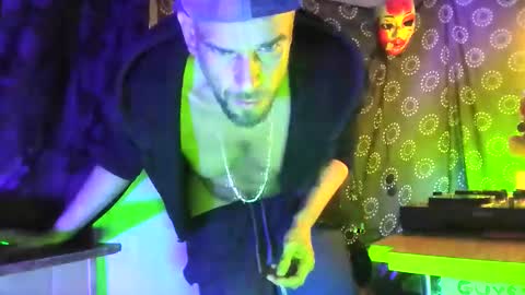 Snapshot of guyst049 chatting on 02.08.26 guyst049 online show from 02.08.26