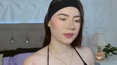 Snapshot of gwen_drew chatting on 11.16.25 Gwen Drew online show from 11.16.25