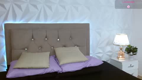 Gwen Drew online show from 02.18.26