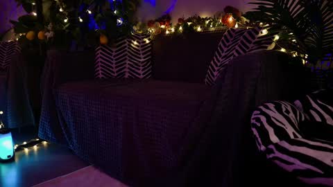 gwenhilton online show from 02.15.25