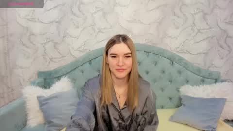 Snapshot of gwensmitt chatting on 05.22.26 gwensmitt online show from 05.22.26