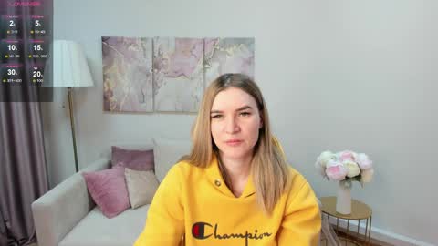 Snapshot of gwensmitt chatting on 05.24.26 gwensmitt online show from 05.24.26