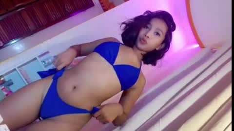 Snapshot of gwyneth_licious chatting on 06.17.26 gwyneth_licious online show from 06.17.26