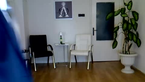Snapshot of h_blackwood chatting on 04.26.26 H. Blackwood online show from 04.26.26