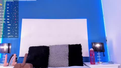 Snapshot of haiileymiller chatting on 01.12.25 Kendal online show from 01.12.25