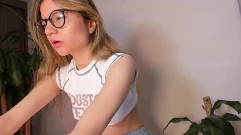 Hailey online show from 09.12.25