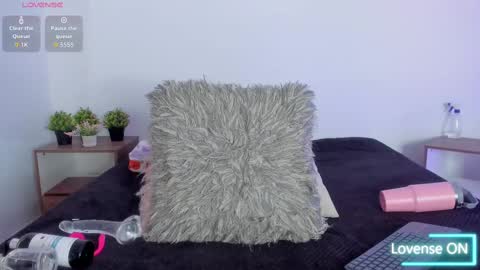 hailey_hadid online show from 09.22.25