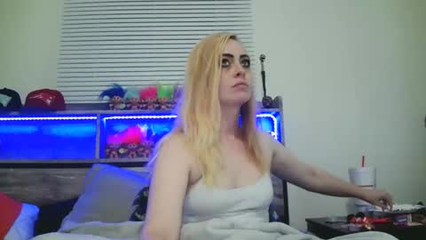 Hailey and d online show from 12.10.24