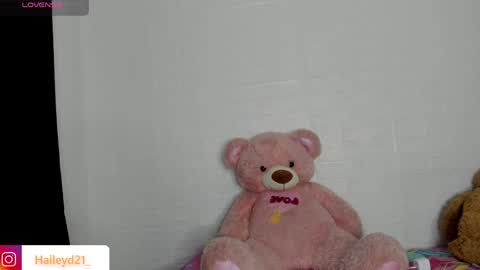 Snapshot of haileyduke chatting on 04.18.26 Hailey online show from 04.18.26