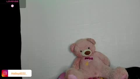 Snapshot of haileyduke chatting on 04.28.26 Hailey online show from 04.28.26