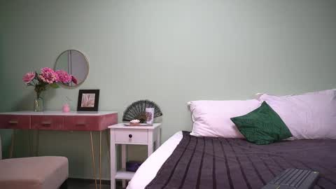 Hailey online show from 09.18.25