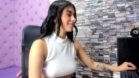 Snapshot of haileypetite chatting on 05.22.26 Hailey Petite online show from 05.22.26