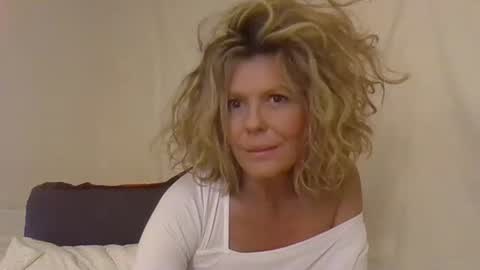 Hailey online show from 01.04.25