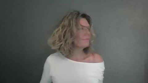 Snapshot of haileys123 chatting on 04.01.26 Hailey online show from 04.01.26