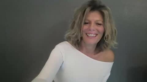 Snapshot of haileys123 chatting on 04.22.26 Hailey online show from 04.22.26