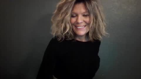Snapshot of haileys123 chatting on 05.19.26 Hailey online show from 05.19.26