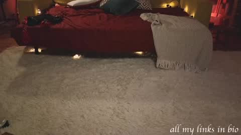 Mary Ly online show from 01.12.25