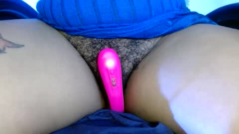 Snapshot of hairygirl83 chatting on 06.06.26 hairygirl83 online show from 06.06.26