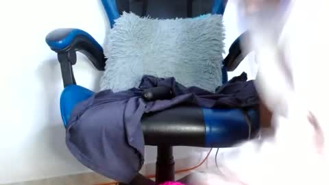 Snapshot of hairygirl83 chatting on 06.20.26 hairygirl83 online show from 06.20.26