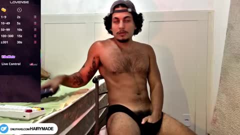 Snapshot of hairyshort chatting on 10.05.25 hairy and short online show from 10.05.25