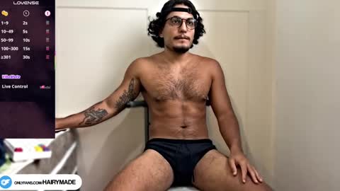 Snapshot of hairyshort chatting on 10.10.25 hairy and short online show from 10.10.25