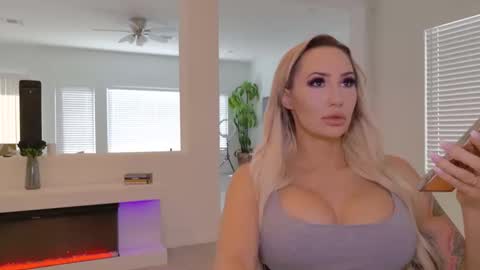 Halia Hill online show from 10.15.25