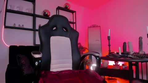 Snapshot of halley_ravenn chatting on 03.31.26 halley_ravenn online show from 03.31.26