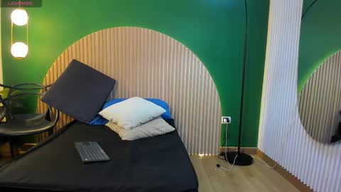 Halley Lorens online show from 11.20.25