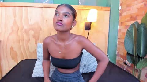 Halley Lorens online show from 02.18.26