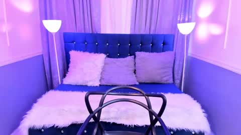 Halls Red online show from 12.19.24