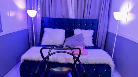 Halls Red online show from 01.25.25