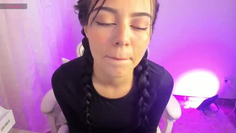 Hana Garcia online show from 10.28.25