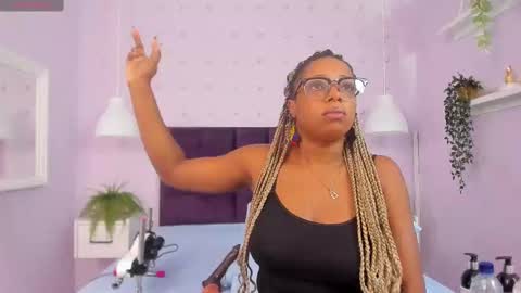 hanaahquinn online show from 09.10.25