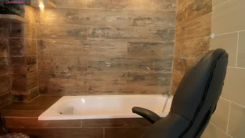 Snapshot of hanah_greey chatting on 12.17.24 HANAH online show from 12.17.24