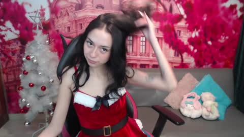 Snapshot of hanaku_8 chatting on 12.15.24 Hanaku online show from 12.15.24