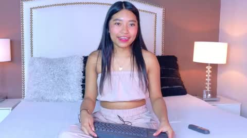Snapshot of hanaluna chatting on 05.18.26 Hanna online show from 05.18.26