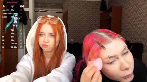 Snapshot of hananocha chatting on 02.18.26 Tori and Asuna online show from 02.18.26