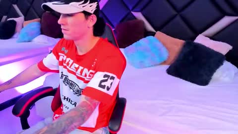 Snapshot of handsomeboys19 chatting on 10.18.25 leonardfarrucknick and otis online show from 10.18.25